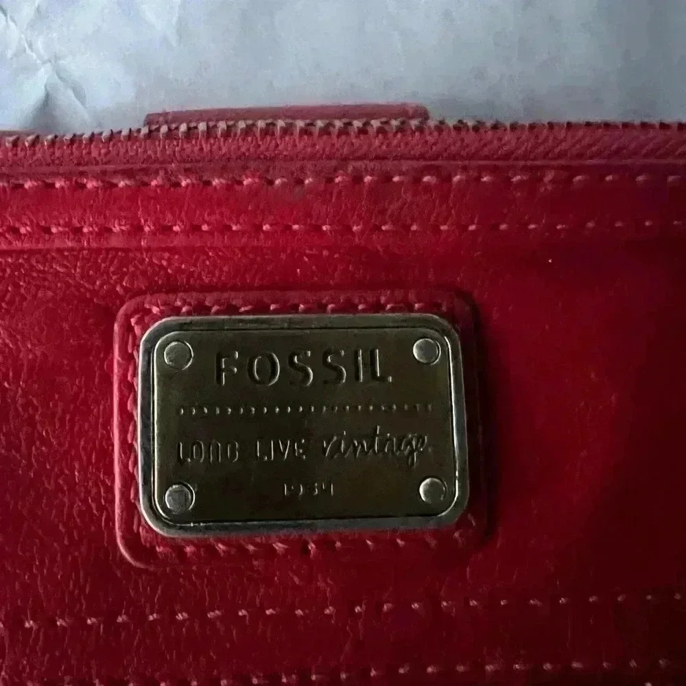 Fossil Long Live Vintage Red Wallet - Picture 3 of 10